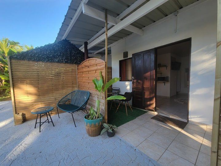 Entrée et terrasse couverte